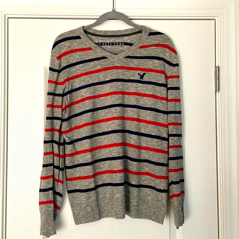 Men’s/Unisex American Eagle striped v-neck sweater